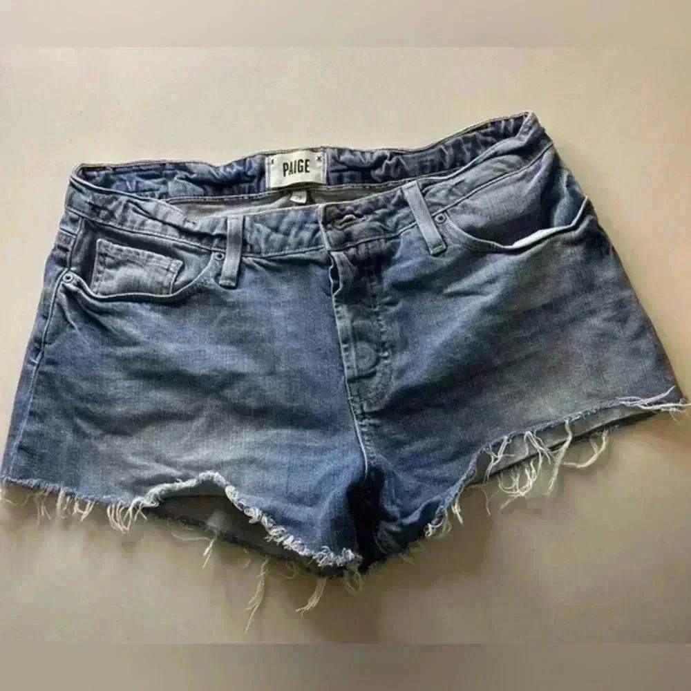 Paige Emmitt Shorts Size 28" Waist 3" Length Raw Hem Frayed Cut-off denim